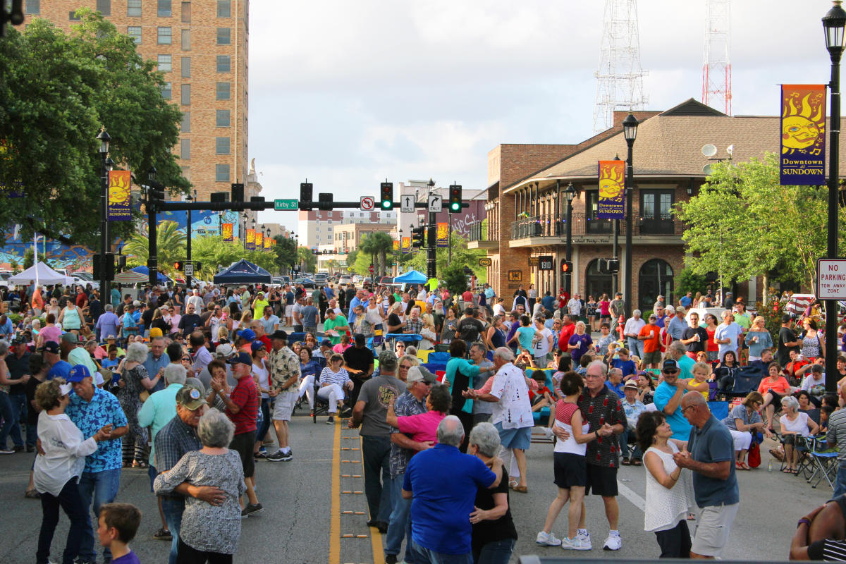 Downtown at Sundown Concert Series | May 24, 2024 - June 14, 2024