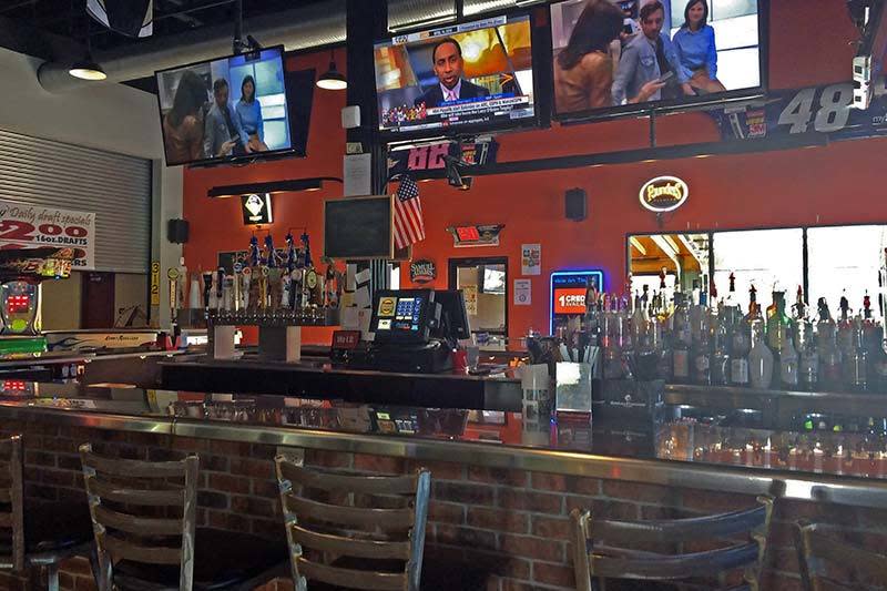 TIE BREAKERS SPORTS BAR AND GRILL, Greenville - Restaurant Reviews, Photos  & Phone Number - Tripadvisor