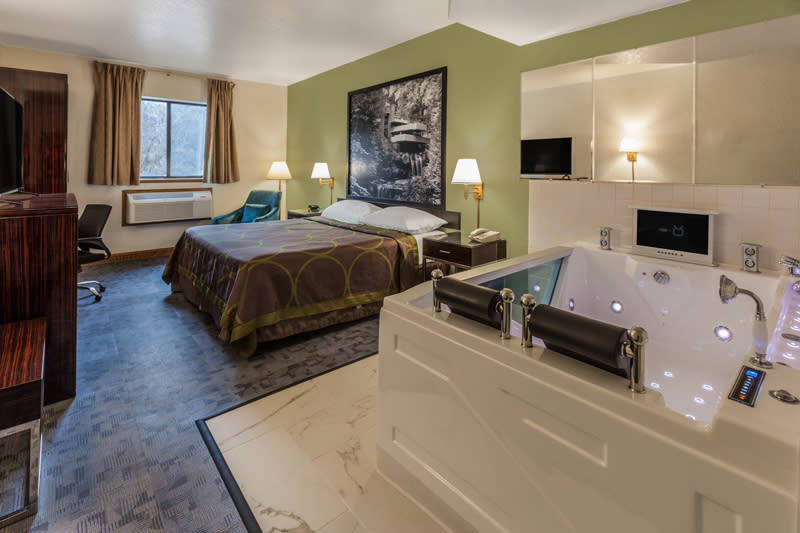 Super 8 By Wyndham Uniontown | Uniontown, PA