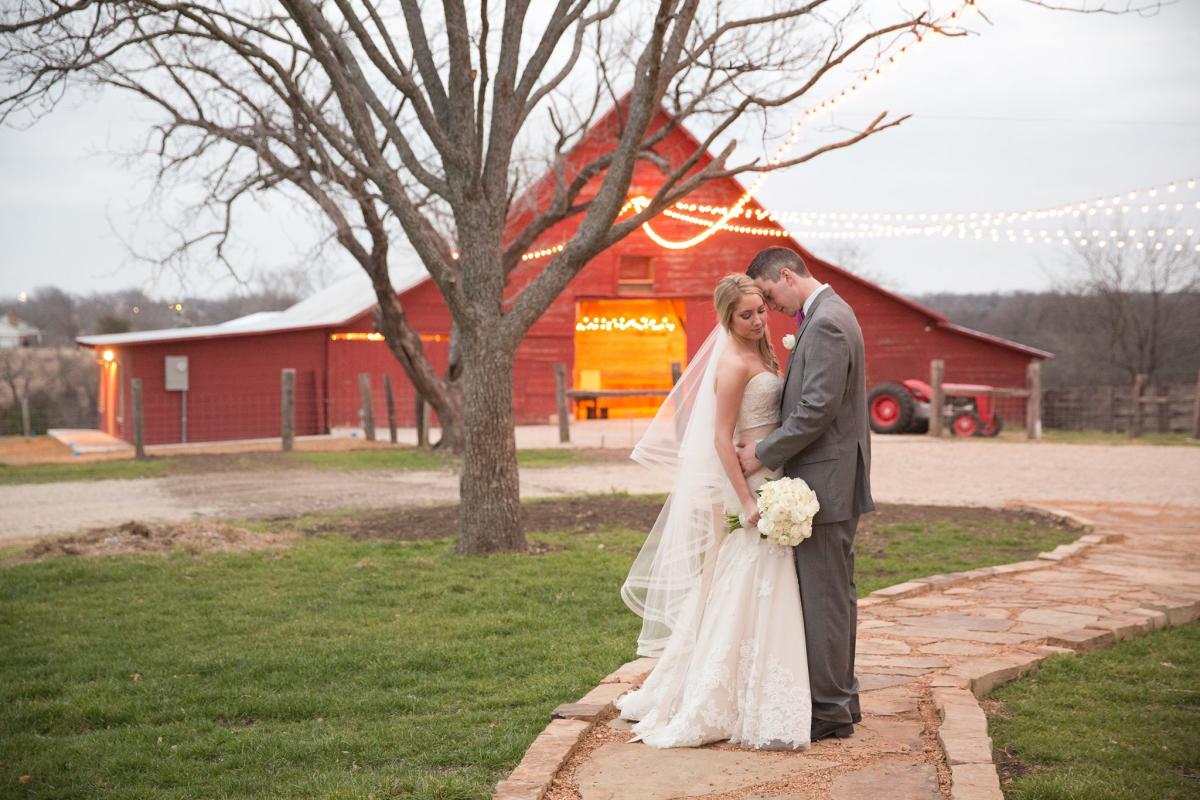 Vintage Chandelier Barn Wedding — The Barn at Sparrow Creek Ranch, image size:1200x800