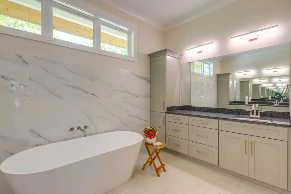 Spacious Lake Sinclair Vacation Rental w/ Dock