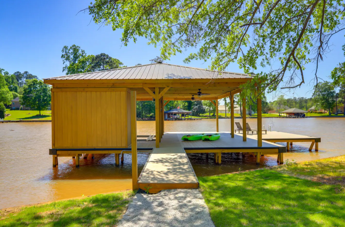 Spacious Lake Sinclair Vacation Rental w/ Dock