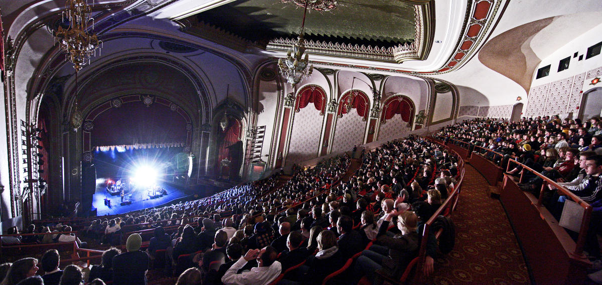 The Riverside Theater Milwaukee Wi