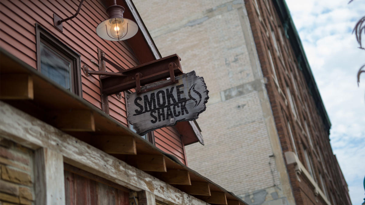 The outlet smoke shack