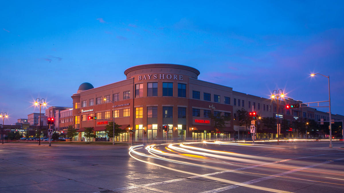 Bayshore Glendale WI 53217