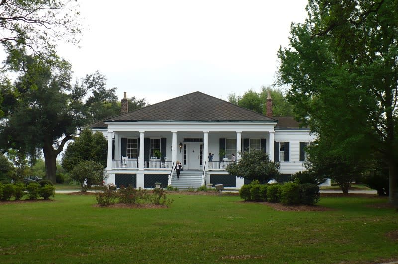 File:Mobile Hall, Spring Hill College, Mobile, Alabama - panoramio.jpg -  Wikimedia Commons
