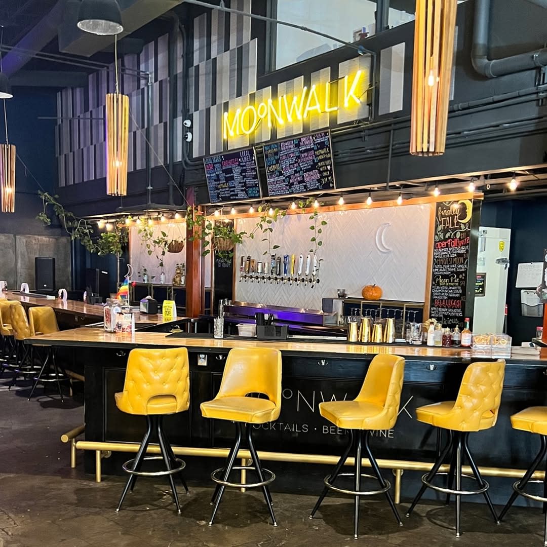 Moonwalk Bar