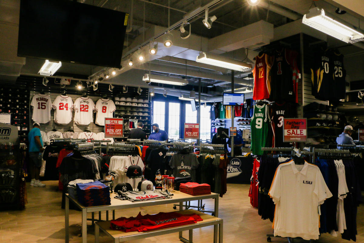 Lids locker rooms deals