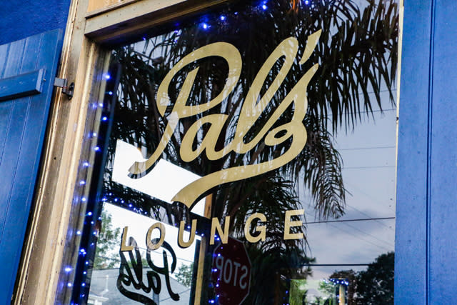 Pal's Lounge