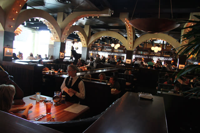 Houston s Restaurant