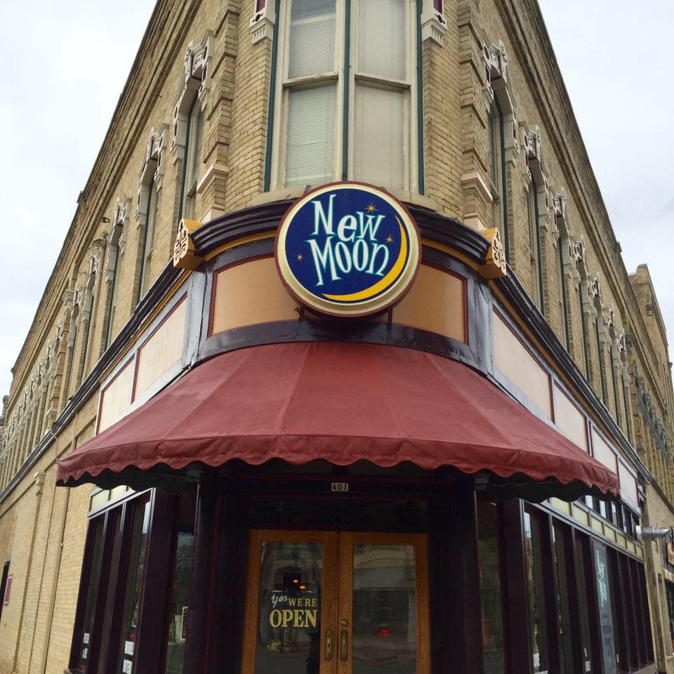 New moon clearance restaurant