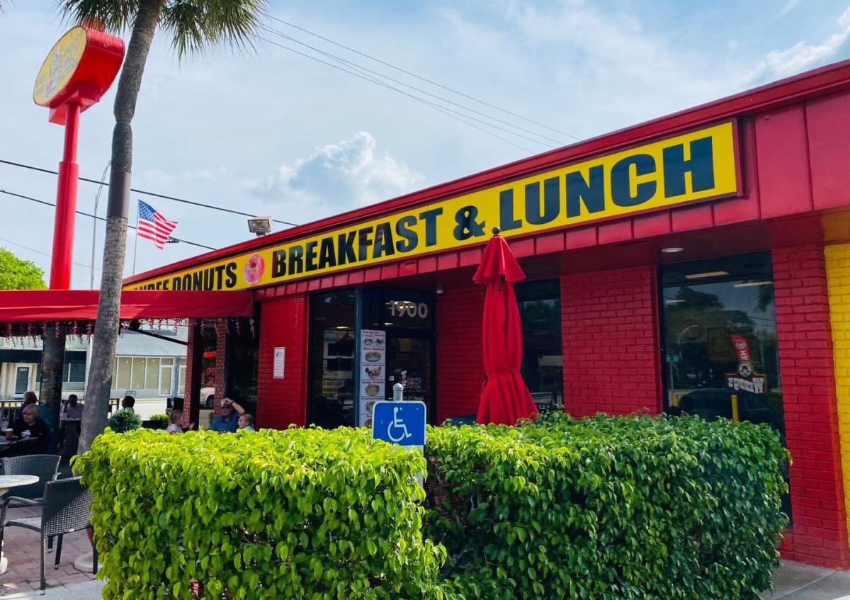 Dandee Donut Factory | Pompano Beach, FL