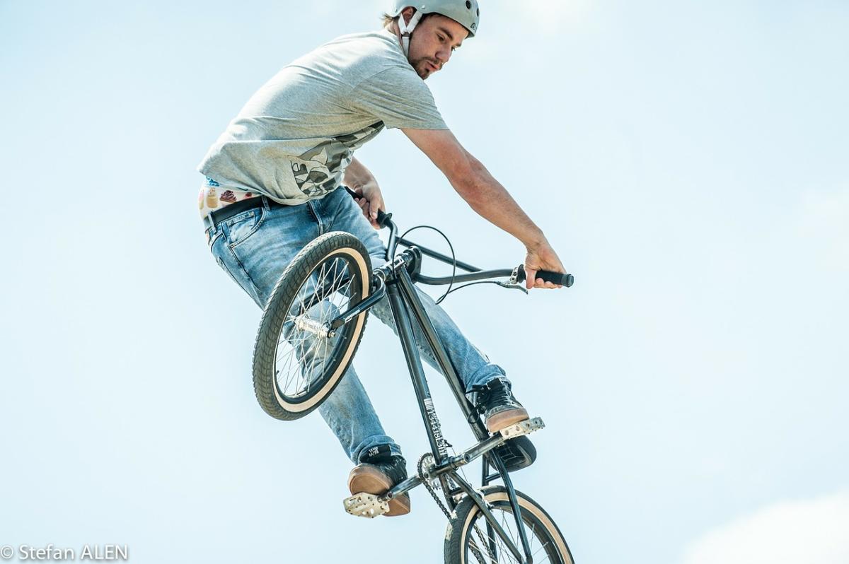 On 2 wheels bmx online