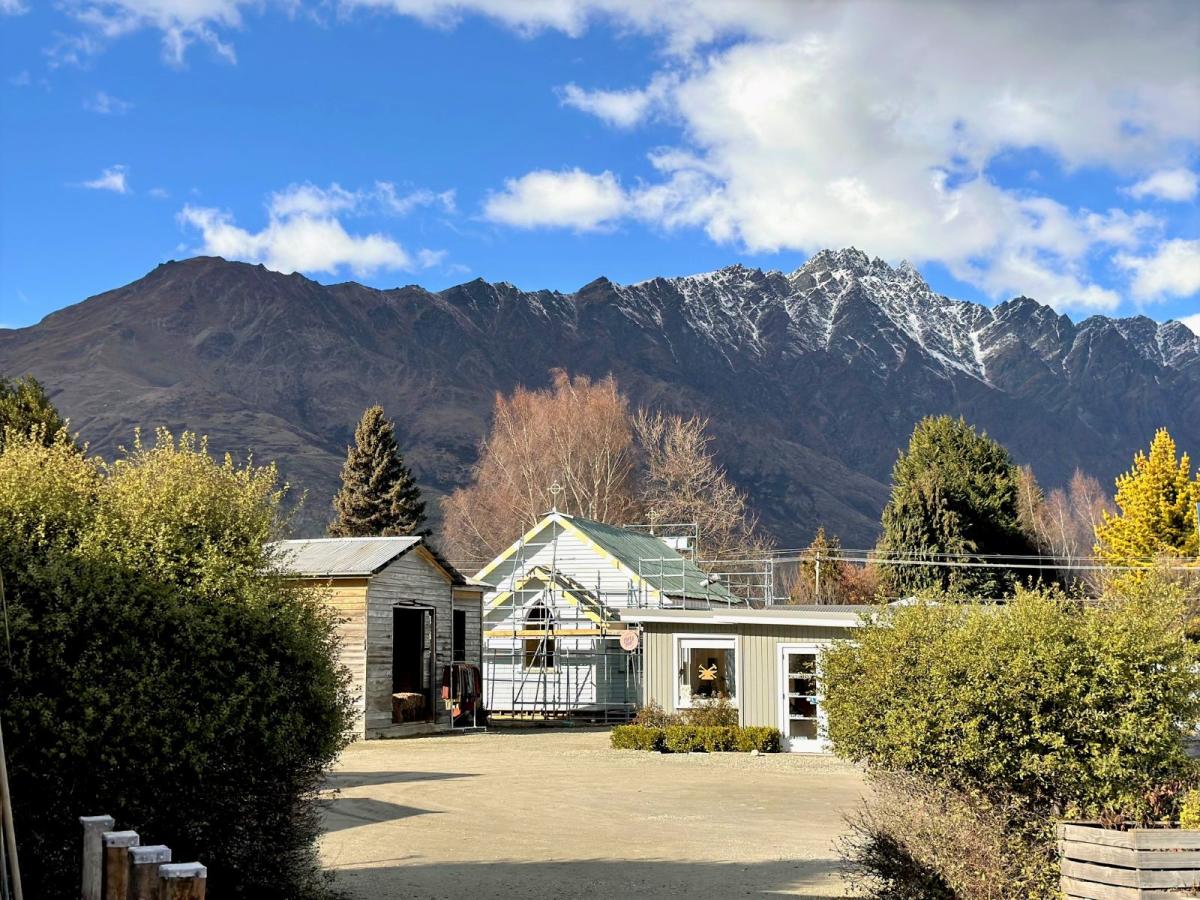 Country Lane Retail Village Official Queenstown site