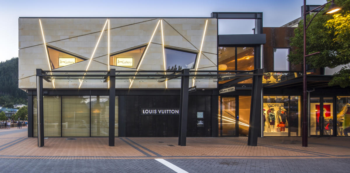 How to get to LOUIS VUITTON Queenstown by Bus?