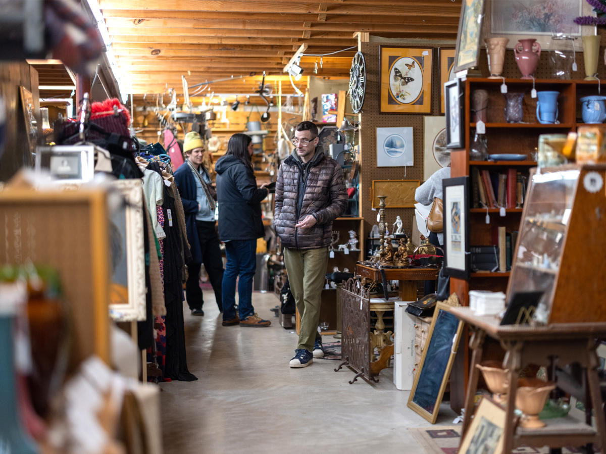 Rhode Island Antiques Mall | Pawtucket, RI 02860