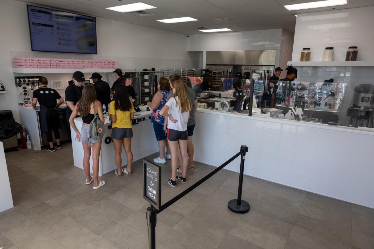 Crumbl Cookies Rochester, MN 55901