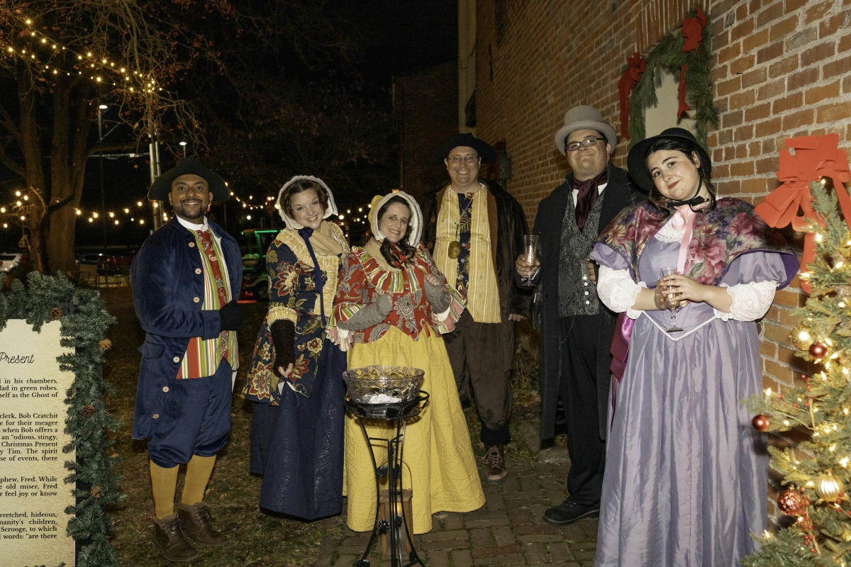 Saint Charles Christmas Traditions® Presents: 