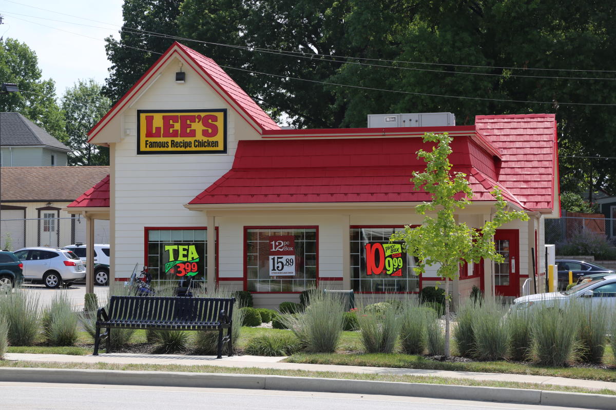Lee's Famous Recipe Chicken