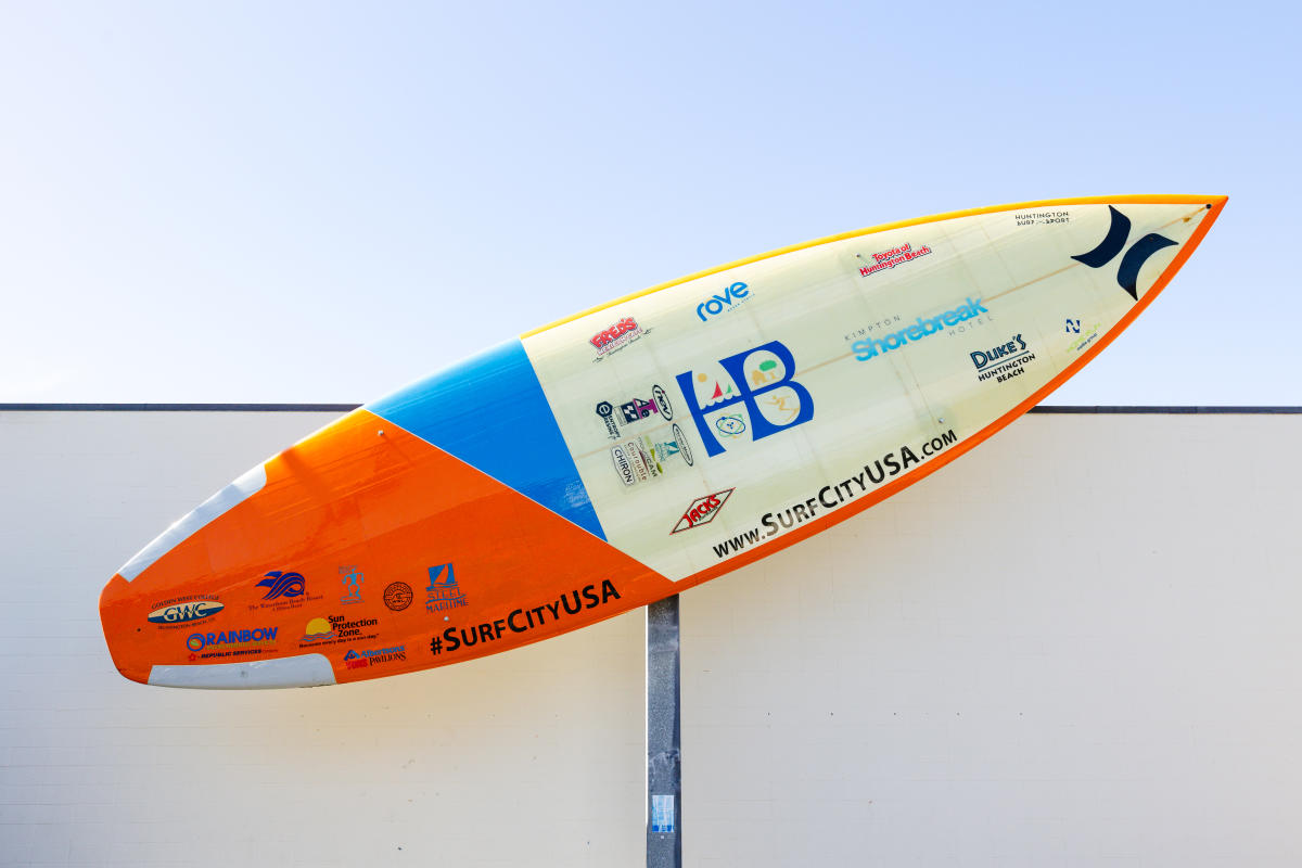 World's Largest Surfboard