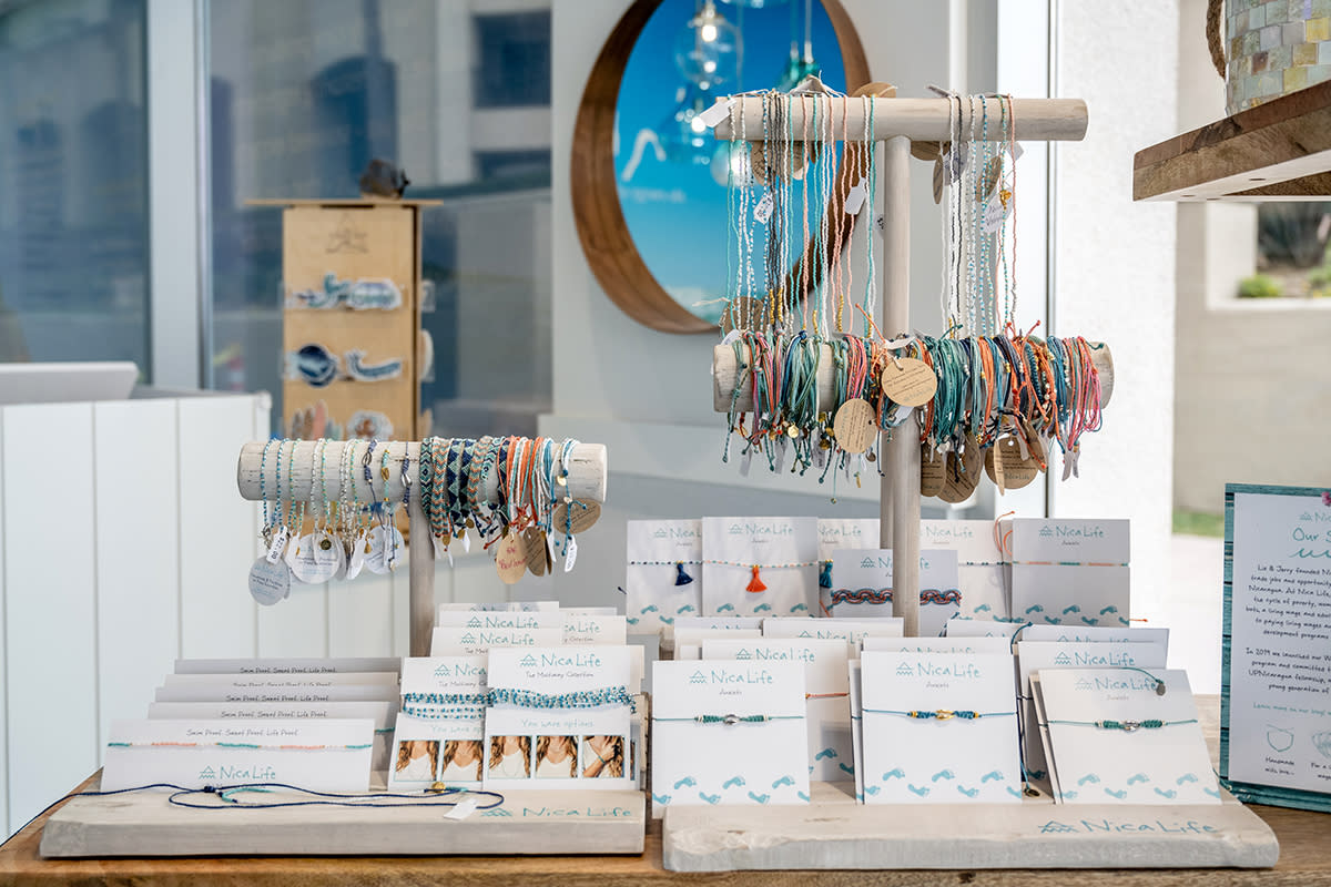 Pura vida bracelet display store