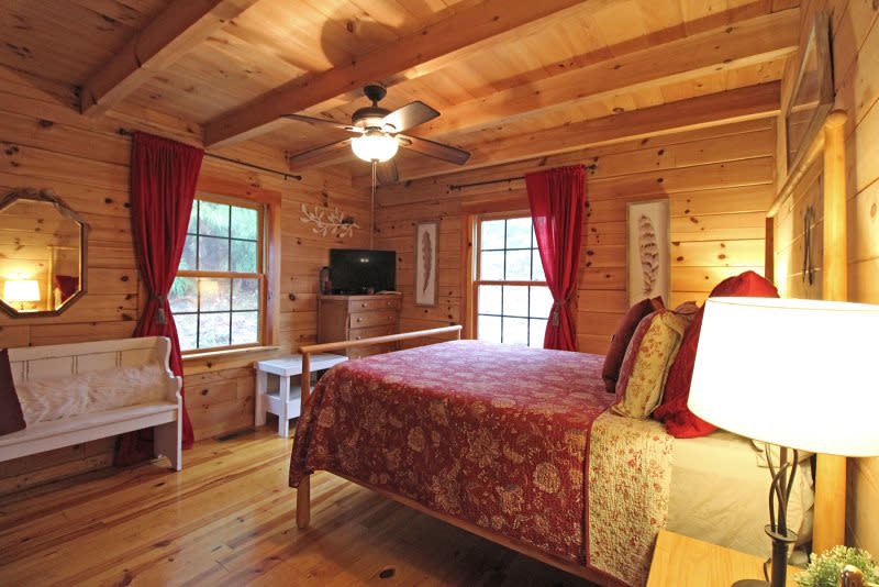 Two Bedroom Rustic Log Cabin Rental in the Mountains Near Bryson City NC