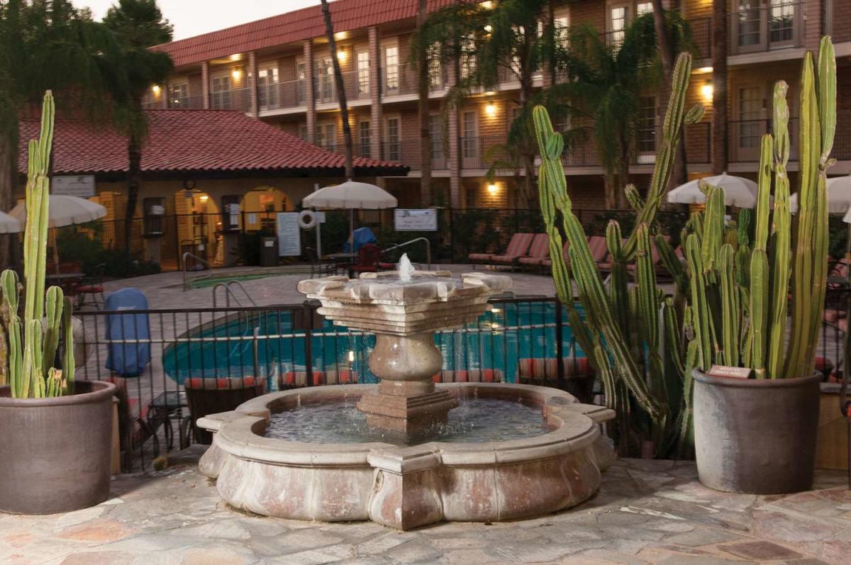 DoubleTree Suites by Hilton Tucson-Williams Centre | Tucson, AZ 85711