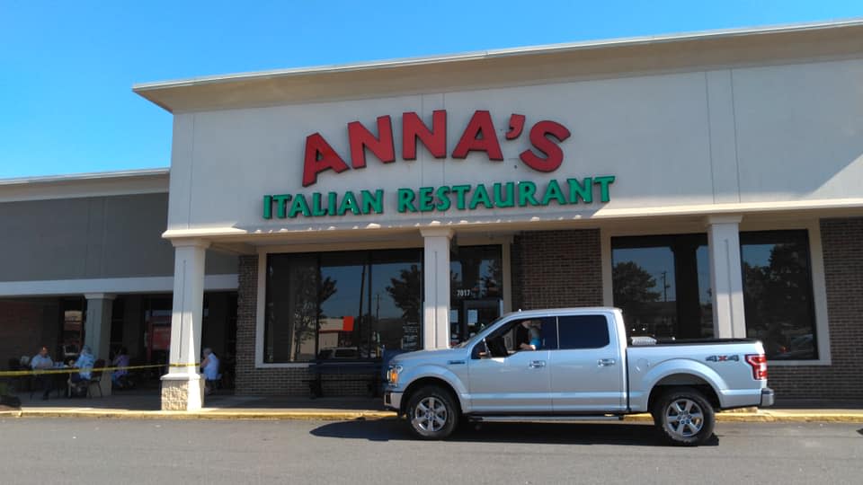 Anna's italian store restaurant