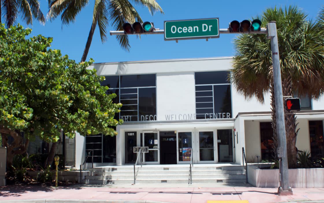 Miami Design Shopping District in Buena Vista - Tours and
