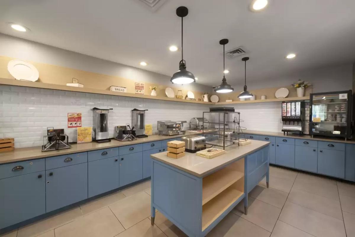 Country Inn & Suites