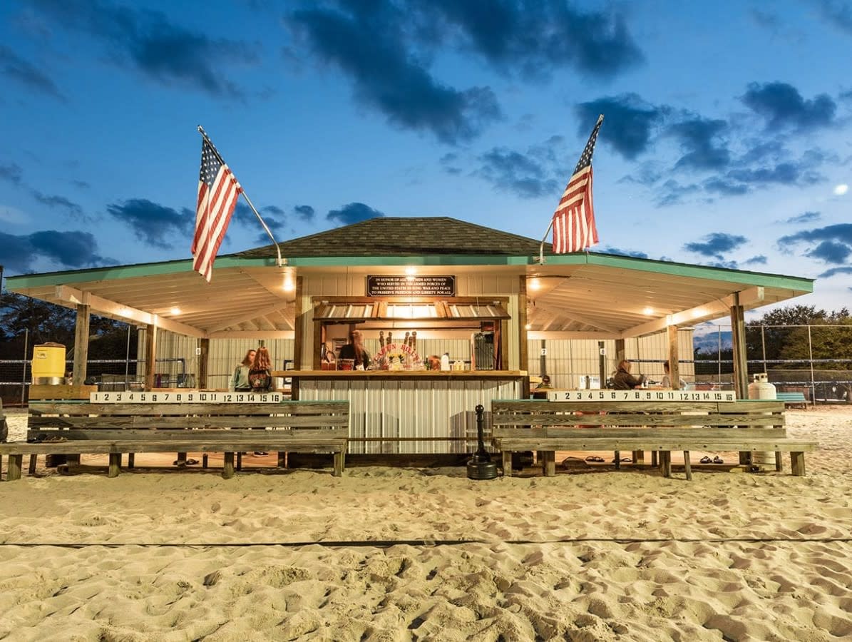 Capt'n Bill's Backyard Grill | Wilmington, NC 28403