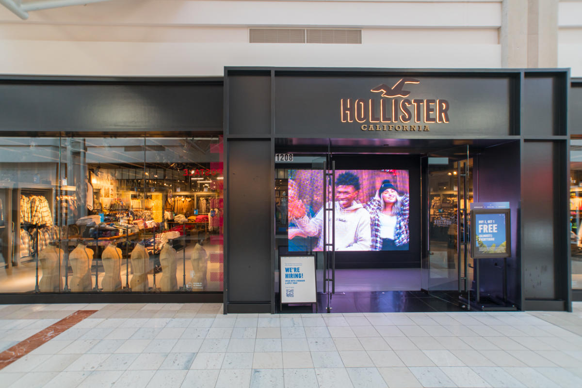 Hollister Co. - The Gardens Mall
