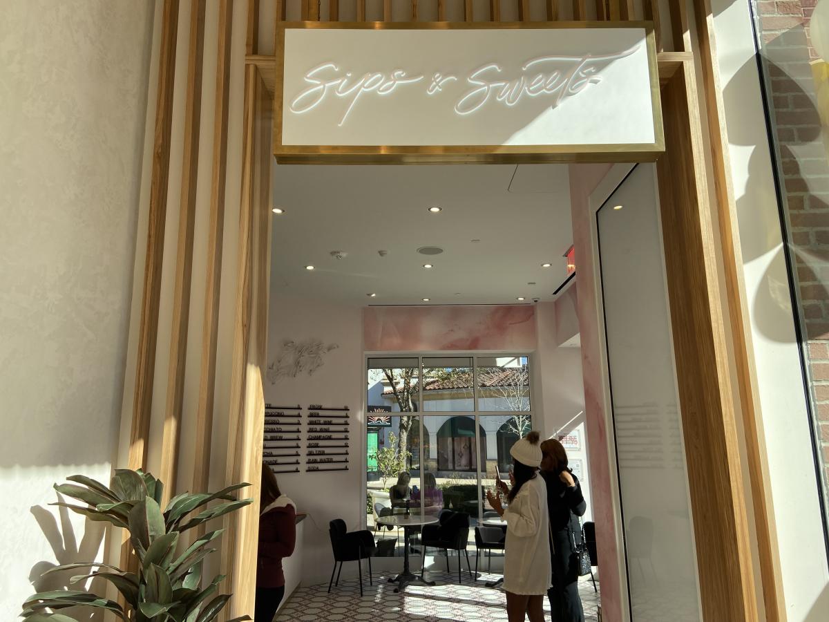 Kendra Scott Sips Sweets