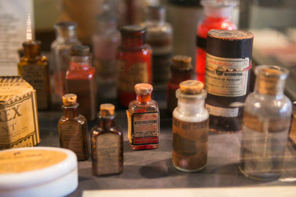 National Drug Co. MERCUROCHROME Vintage Medicine Bottle