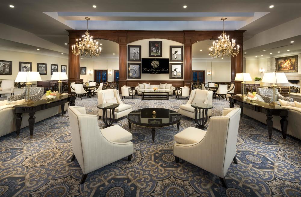 客厅大堂酒廊 - 拥有豪华的会议和宴会空间，特朗普国家酒店Doral迈阿密是迈阿密首屈一指的会议和活动场所。从以上中选择100,000平方英尺的会议和活动场地。