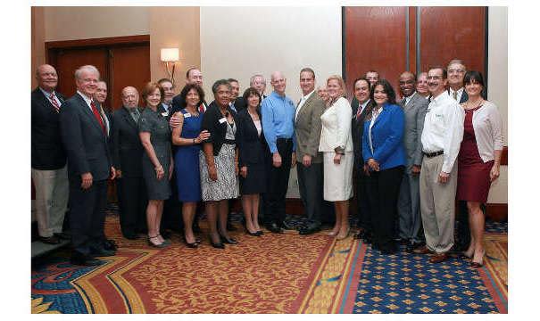 Le conseil d’administration de ChamberSOUTH avec le gouverneur de la Floride, Rick Scott, et le membre du Congrès américain, Mario Diaz-Balart (sept. 28 , 2011)