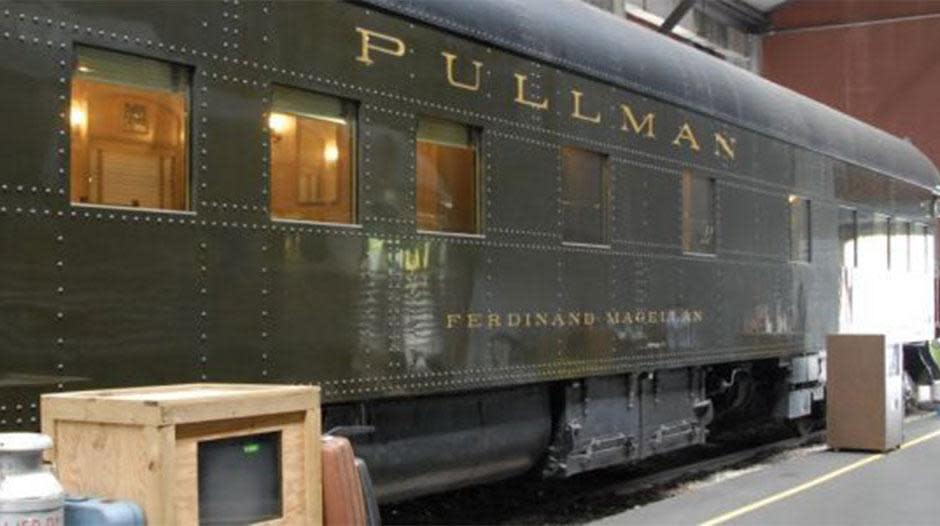 O Gold Coast Railroad Museum dedica-se a preservar, exibir e operar equipamentos históricos. Abriga mais 40 vagões históricos.