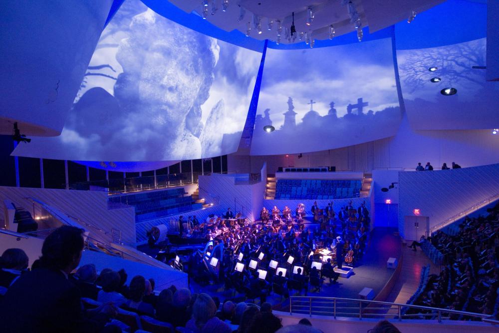 New World Symphony führt Bilder auf einer Ausstellung im New World Center - Foto von Richard Patterson