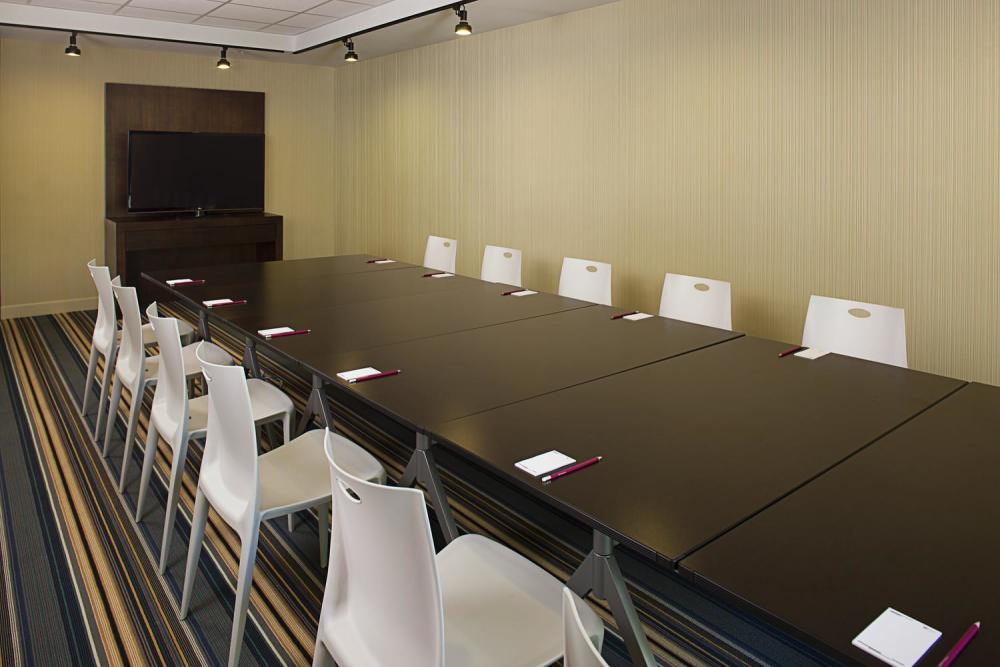 Our 500 sq.ft. meeting room has natural light with a pool view and has capacity to fit 24 seated people. The rate is from $ 300.00 to $600.00.