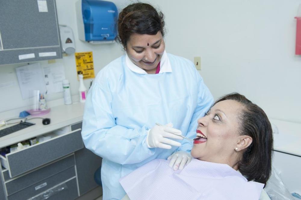 CHI的Doris Ison健康中心为全家提供牙科服务。