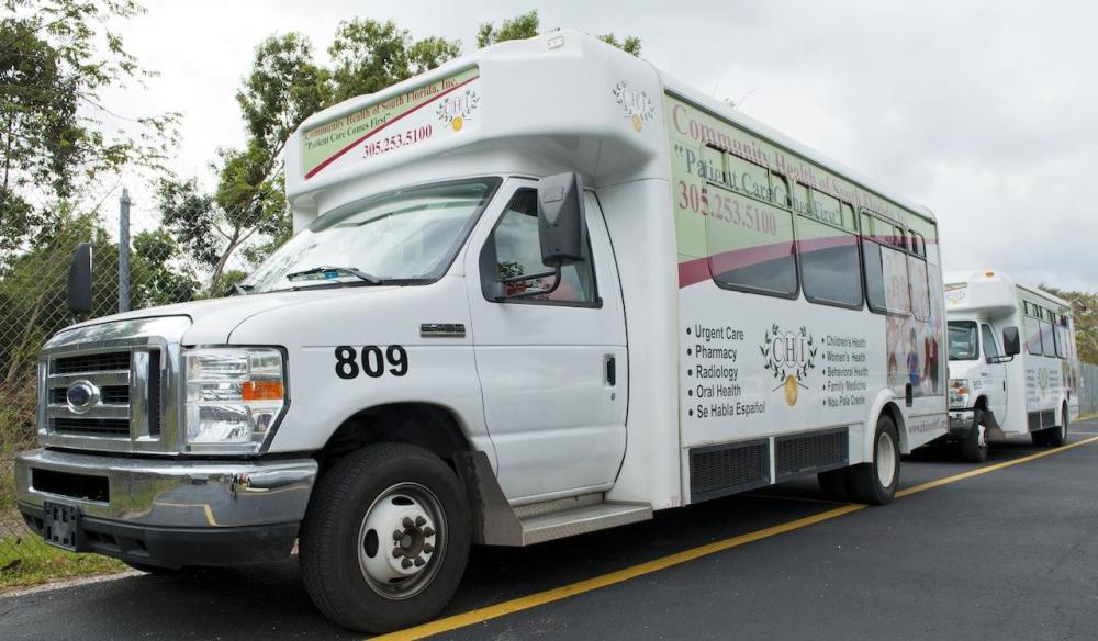 Das CHI bietet einen kostenlosen Transport zu und von seinen Gesundheitszentren in Miami-Dade County .