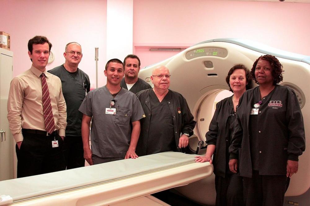Sant Imaj CHI a nan Sant Sante Doris Ison gen ladan yon eskanè CT, radyografi jeneral, dansite zo, ak ultrason Mammogram dijital.