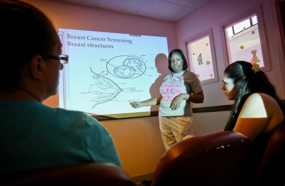 CHI开设了从认识乳腺癌到戒烟的教育班。