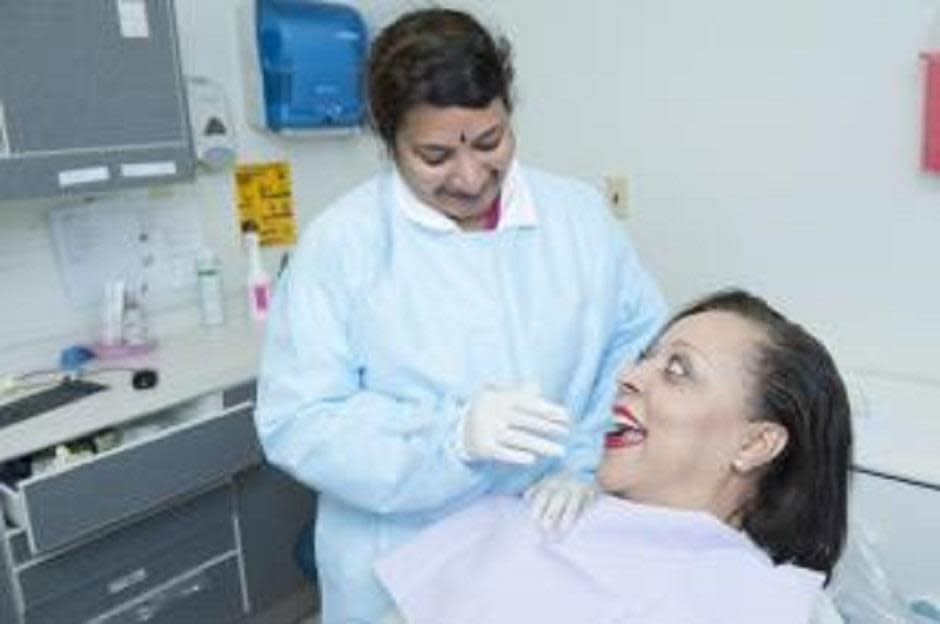 CHI的Naranja健康中心提供牙科服务。