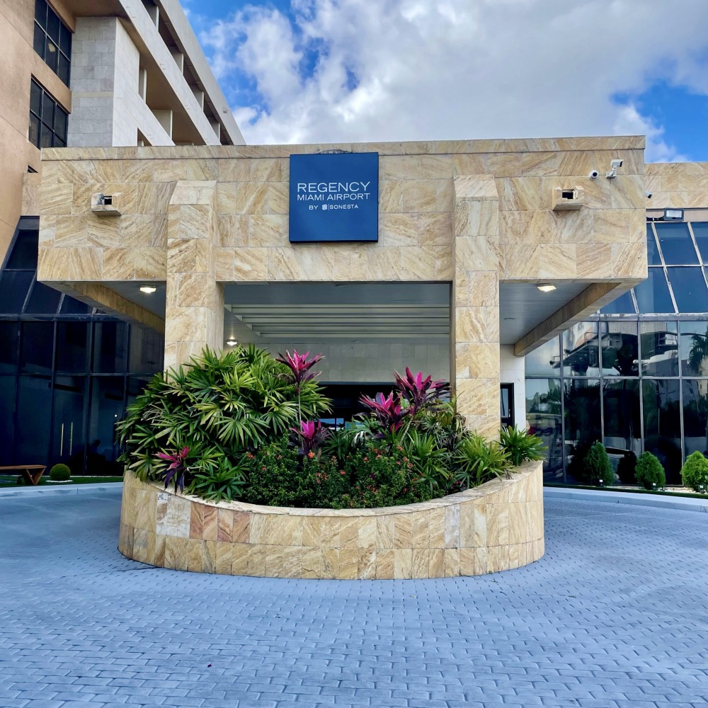 Aeropuerto Regency Miami por la entrada de Sonesta