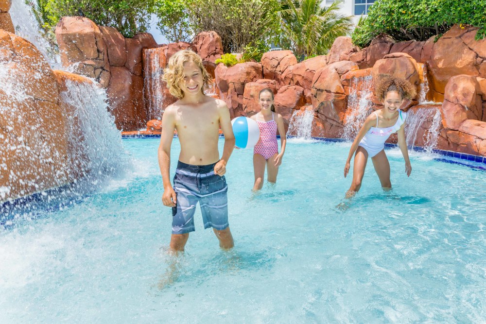 Le migliori vacanze in famiglia iniziano ogni giorno con un'avventura piena di divertimento. Il programma Planet Kids di Trump International è un punto di lancio perfetto per Beach ricordi di vacanza.