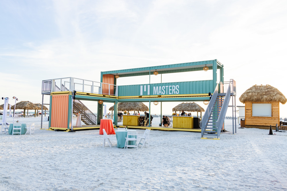 DCi может забрать ваш Beach событие на новую высоту с помощью фирменного контейнера-бара.