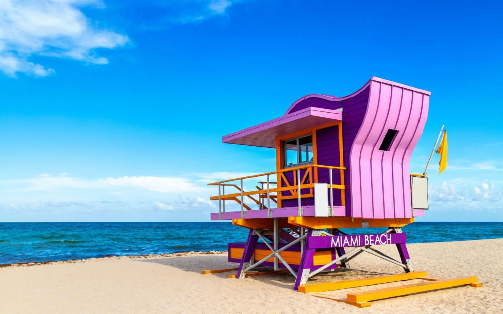 Discover the vibrant beauty of Miami Beach with Passin Miami, your gateway to sun, sand, and top Miami attractions.