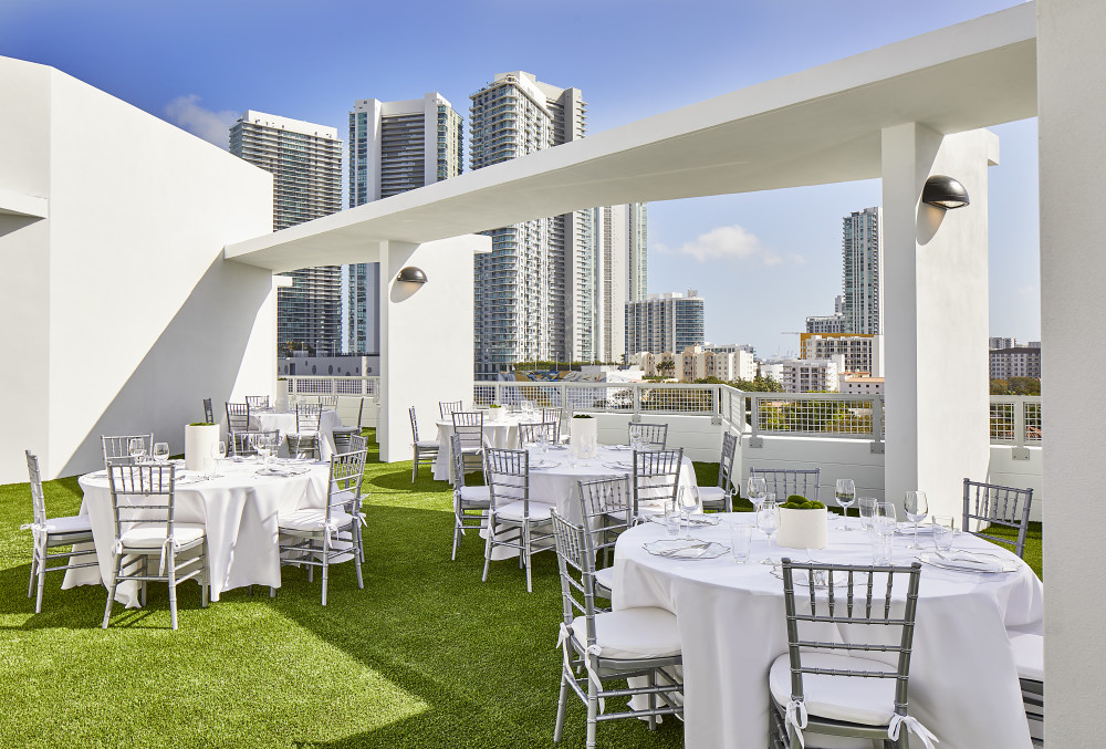 AC Hotel Свадьбы в Майами Винвуд - Обед на крыше