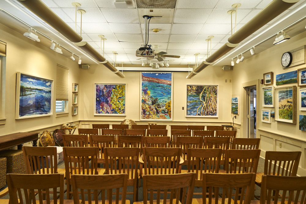 Embrace the fusion of nature and productivity by selecting our gallery and exhibit room for your meetings and corporate events. (50 guests)